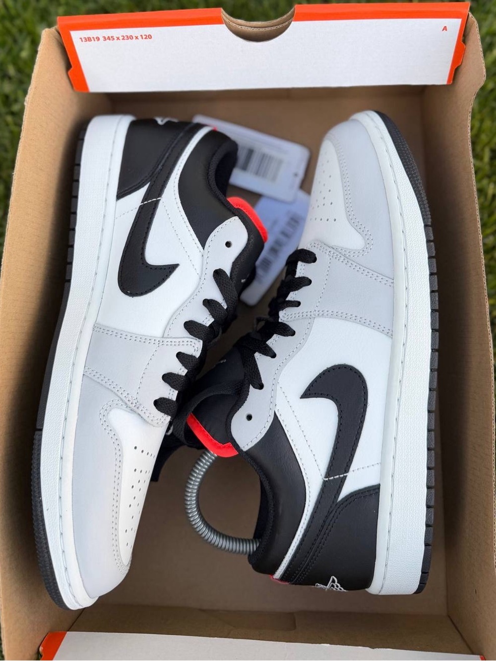 Jordan 1 Low Sample Men’s Shoes 
Neutral Grey / Infrared